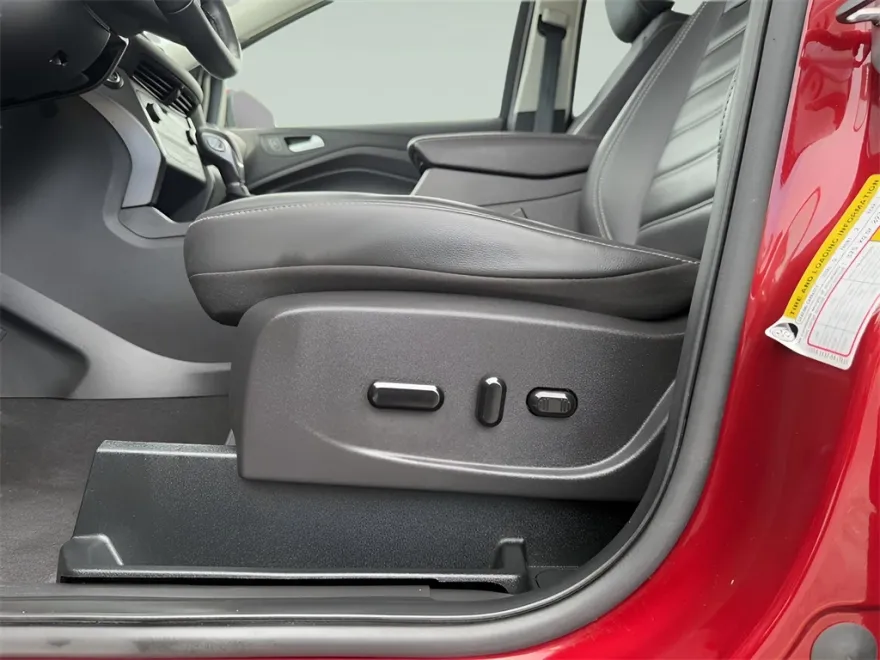 2019 Ford Escape SEL photo 1