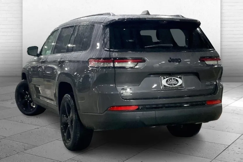 2025 Jeep Grand Cherokee Limited photo 1