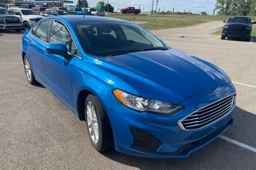 2020 Ford Fusion SE photo 1