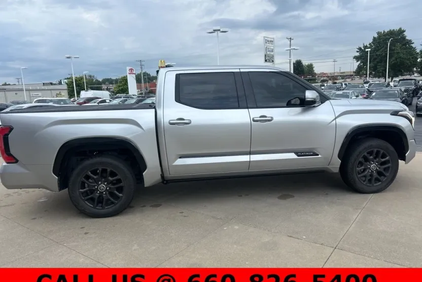 2022 Toyota Tundra Platinum photo 1
