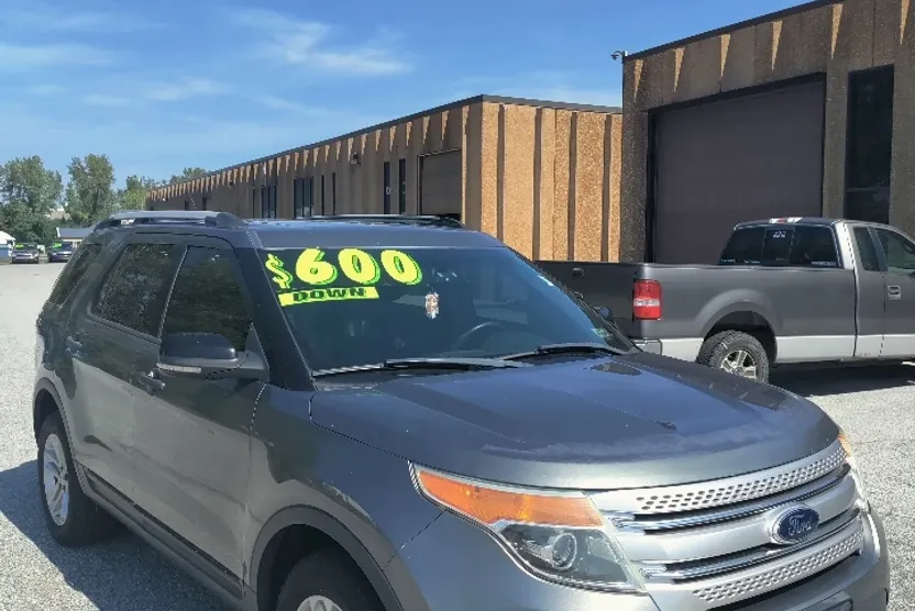2013 Ford Explorer XLT photo 1