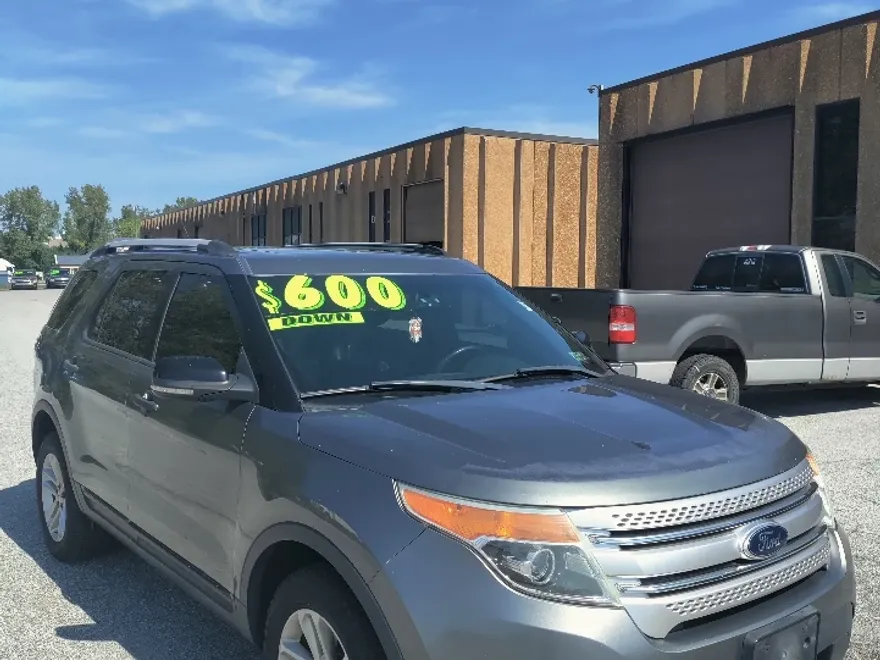 2013 Ford Explorer XLT photo 1