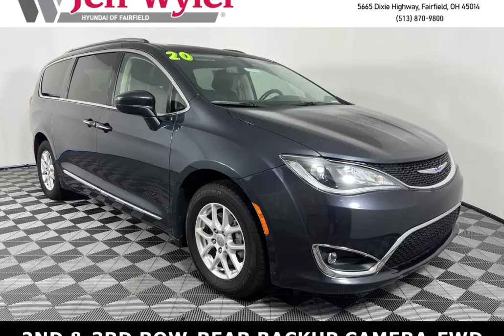 2020 Chrysler Pacifica Touring L photo 1