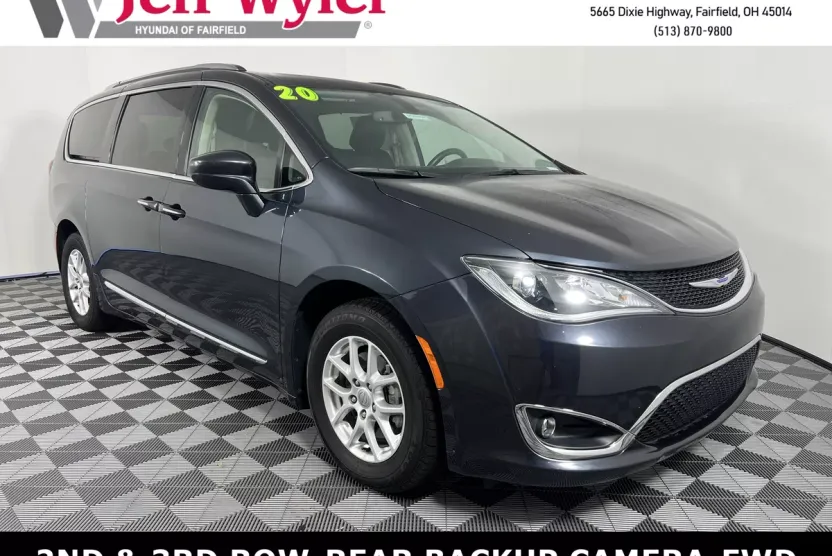 2020 Chrysler Pacifica Touring L photo 1