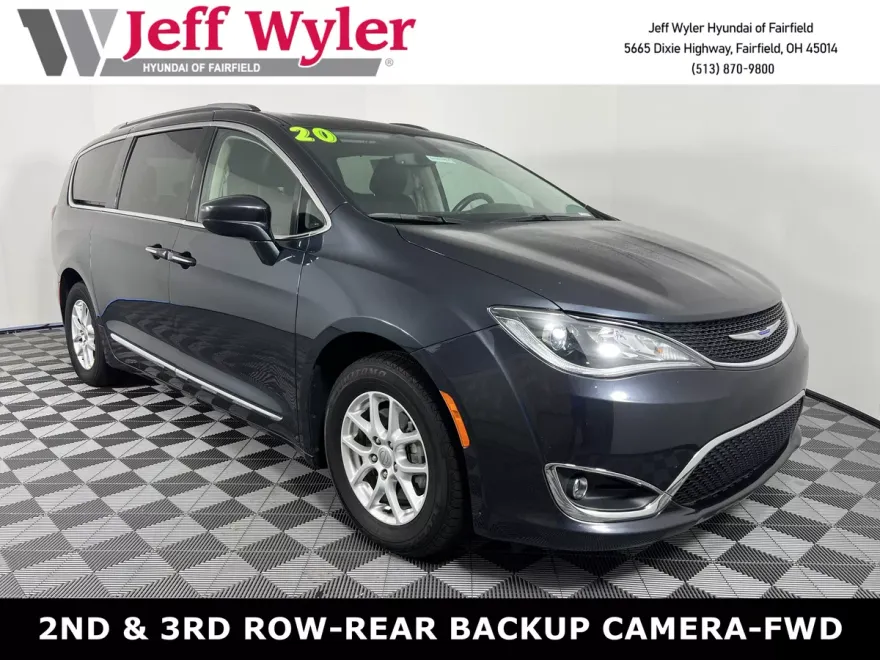 2020 Chrysler Pacifica Touring L photo 1