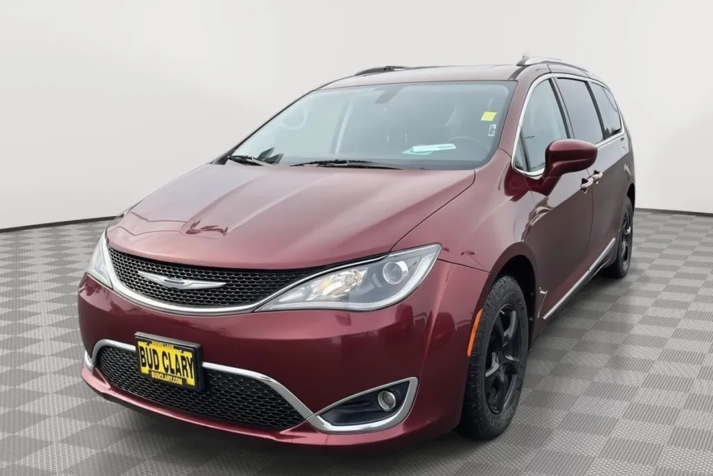 2017 Chrysler Pacifica Touring Plus photo 1