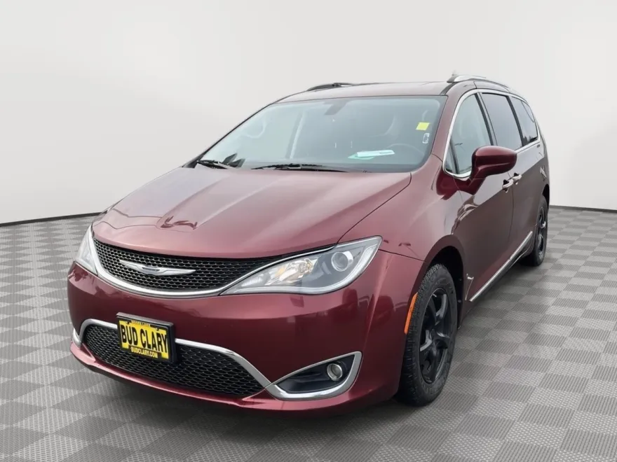 2017 Chrysler Pacifica Touring Plus photo 1