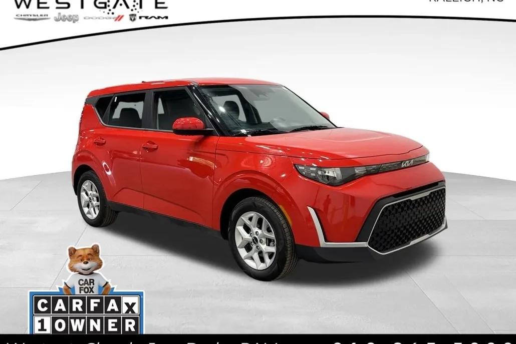 2023 Kia Soul LX photo 1