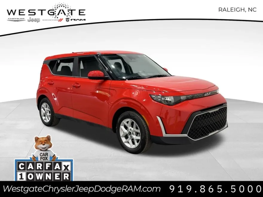 2023 Kia Soul LX photo 1