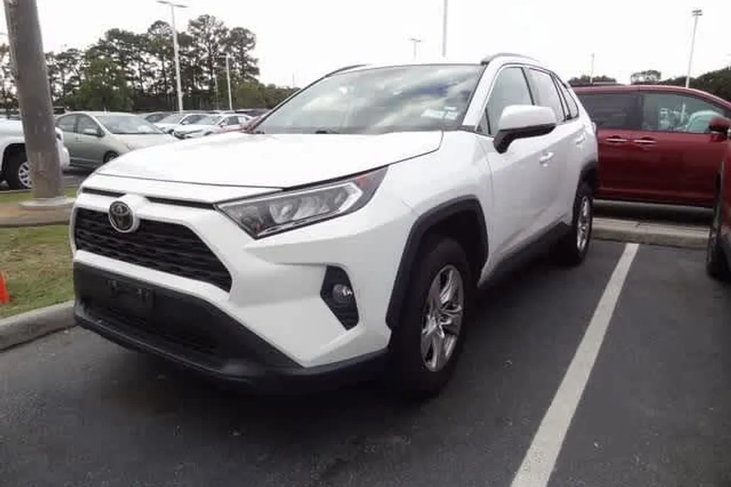 2021 Toyota RAV4 XLE photo 1