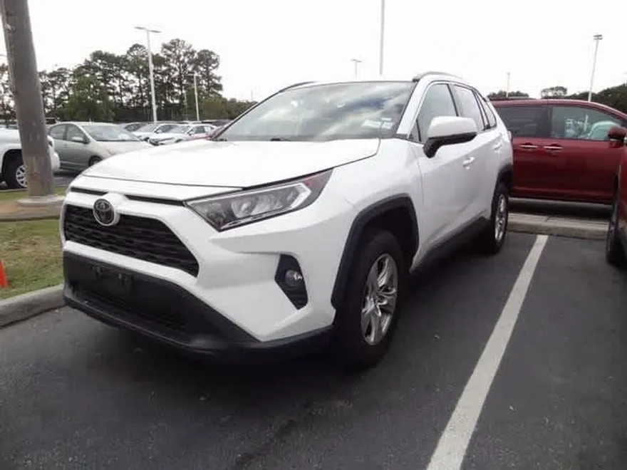 2021 Toyota RAV4 XLE photo 1