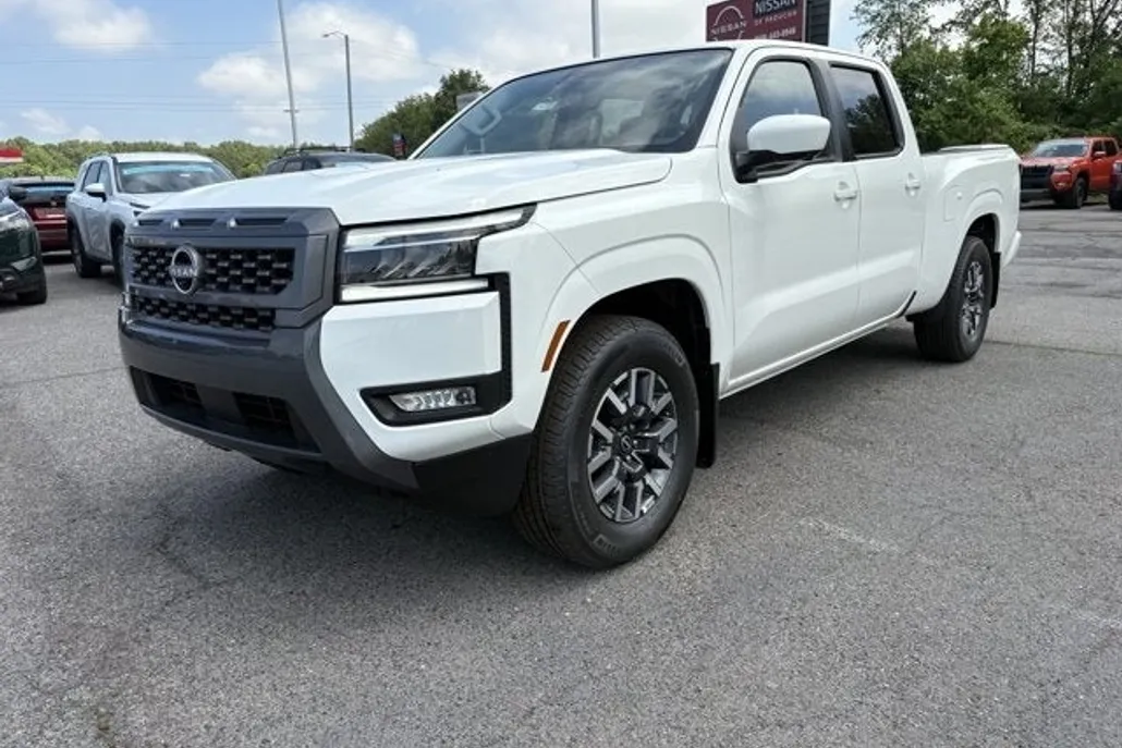 2025 Nissan Frontier SL photo 1