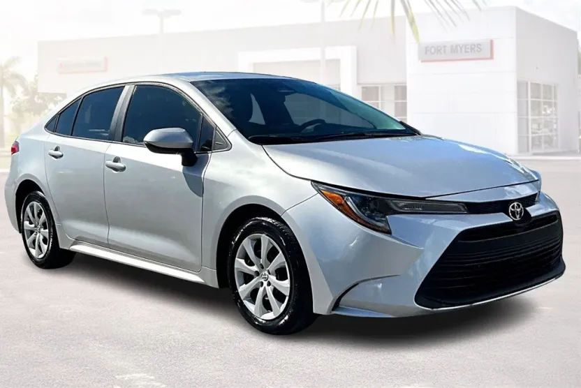 2024 Toyota Corolla LE photo 1