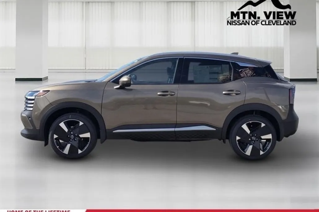 2025 Nissan Kicks SR photo 1