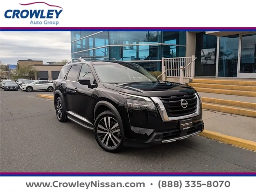 2023 Nissan Pathfinder Platinum photo 1
