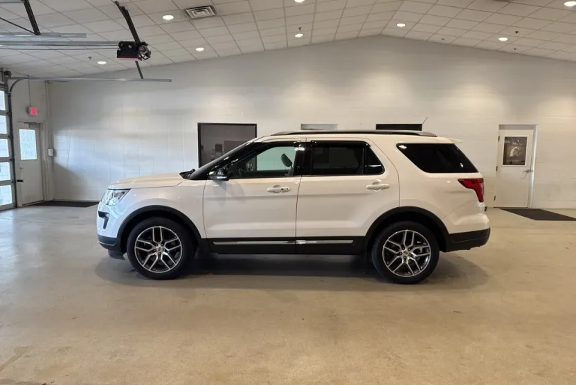 2018 Ford Explorer XLT photo 1