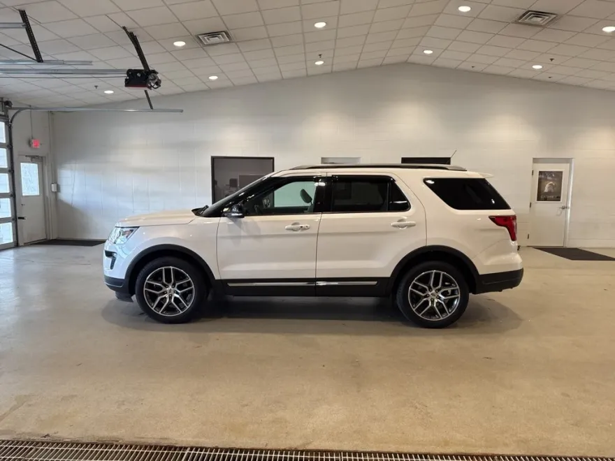 2018 Ford Explorer XLT photo 1