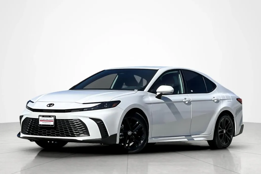 2025 Toyota Camry SE photo 1