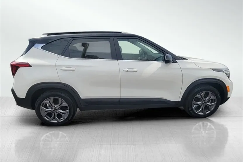 2024 Kia Seltos S photo 1