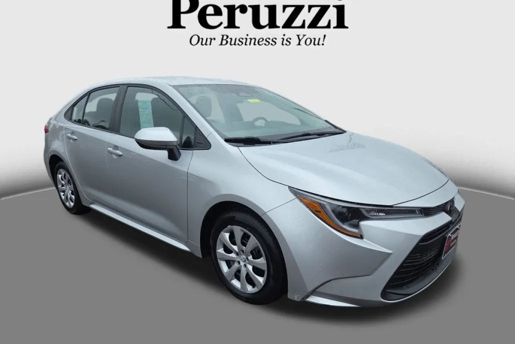 2024 Toyota Corolla LE photo 1