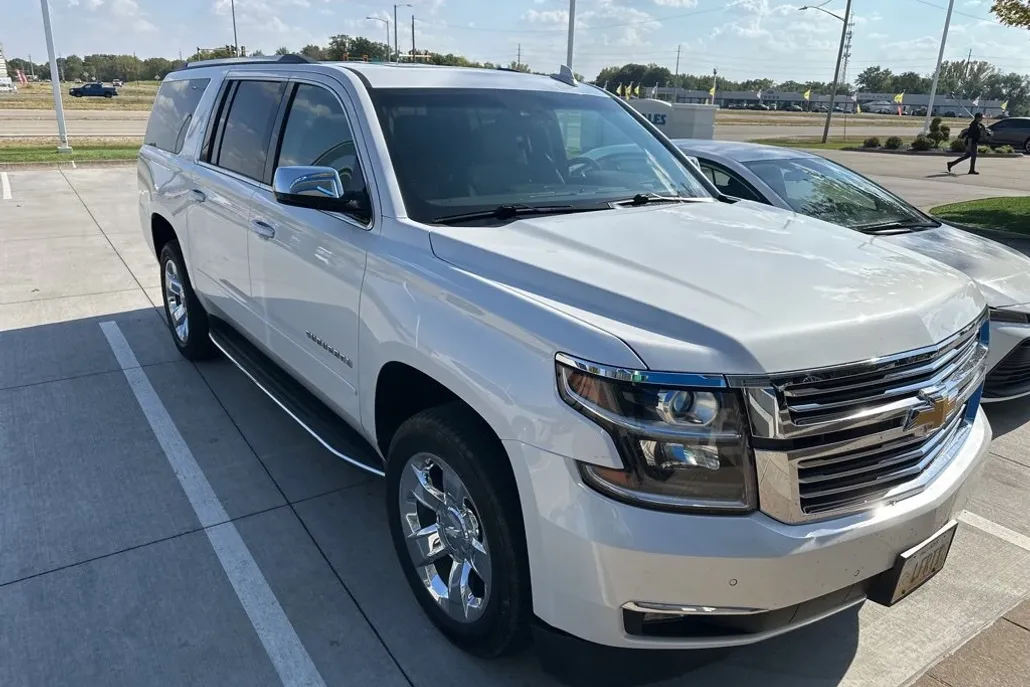 2017 Chevrolet Suburban Premier photo 1