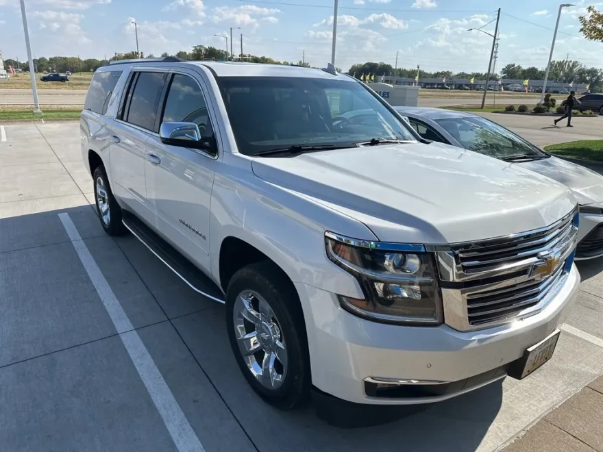 2017 Chevrolet Suburban Premier photo 1