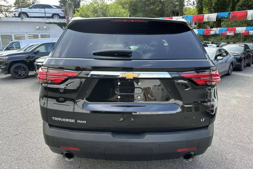 2023 Chevrolet Traverse 1LT photo 1