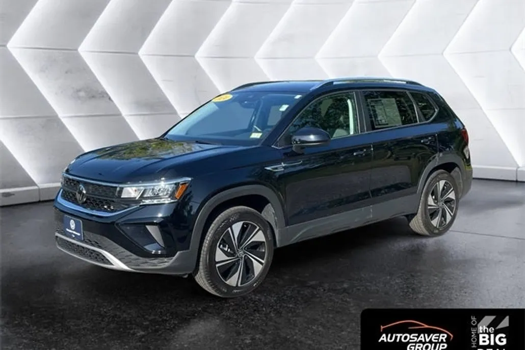 2024 Volkswagen Taos SE photo 1