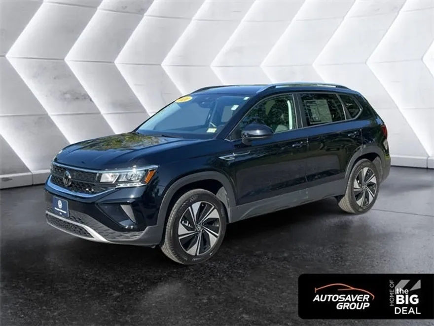 2024 Volkswagen Taos SE photo 1