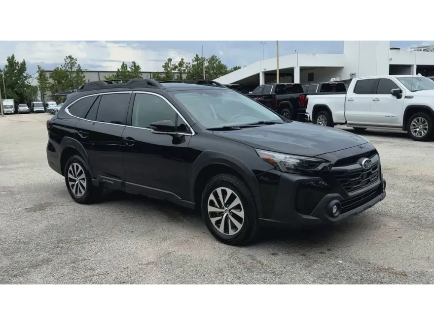 2024 Subaru Outback Premium photo 1