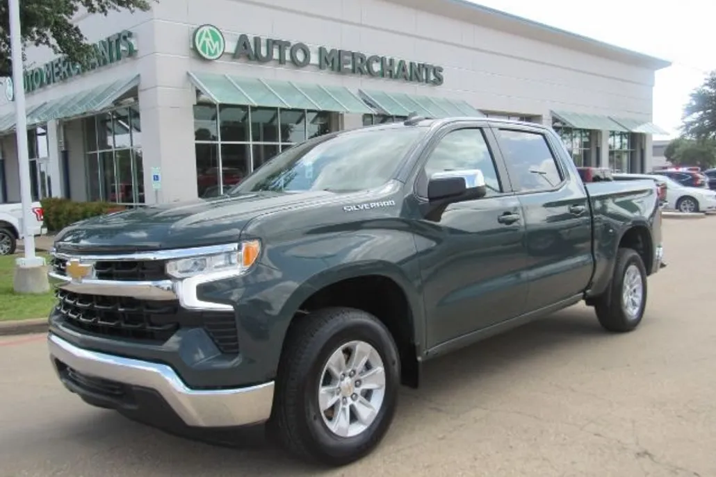 2025 Chevrolet Silverado 1500 LT photo 1