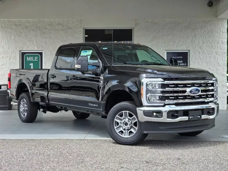 2025 Ford F-250 Lariat photo 1
