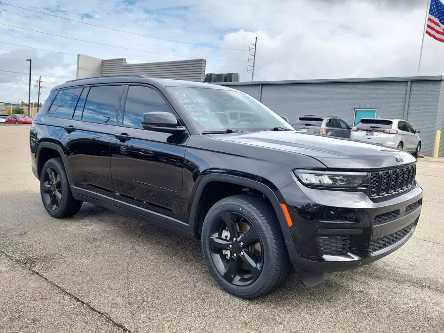 2023 Jeep Grand Cherokee Altitude photo 1