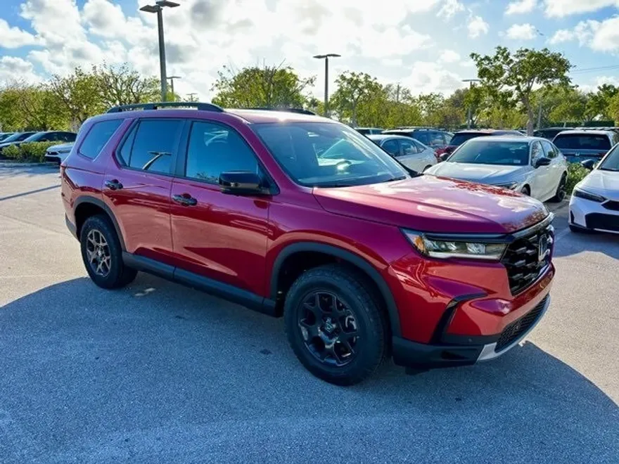 2025 Honda Pilot TrailSport photo 1