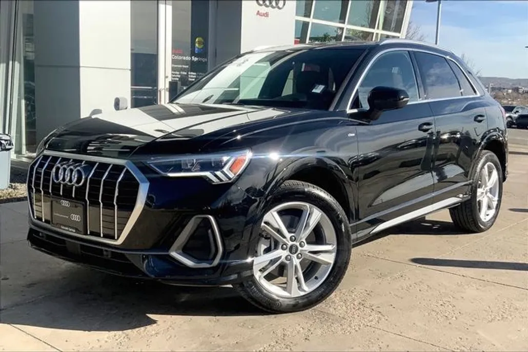 2024 Audi Q3 S line Premium Plus photo 1