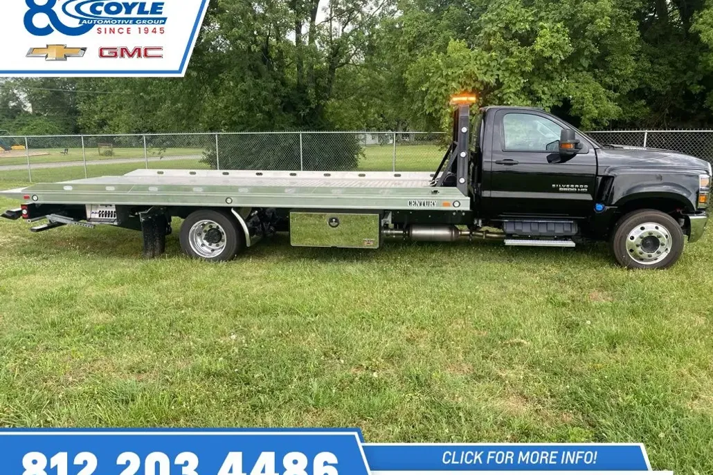 2023 Chevrolet Silverado 6500HD LT photo 1