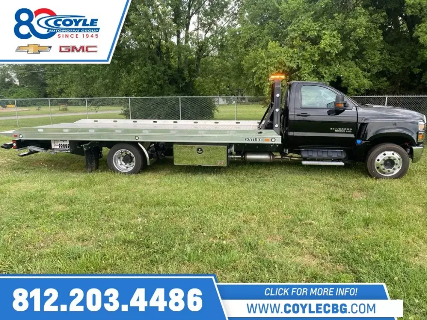 2023 Chevrolet Silverado 6500HD LT photo 1