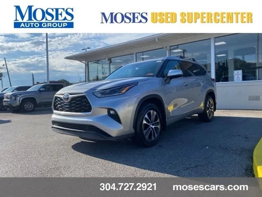 2021 Toyota Highlander XLE photo 1