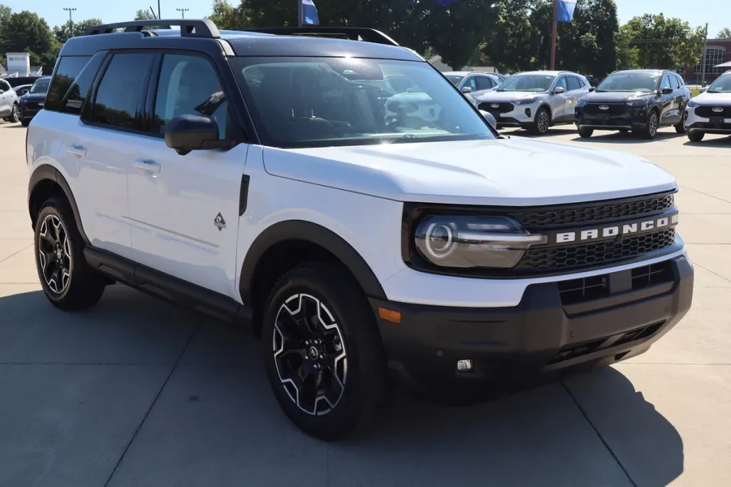 2025 Ford Bronco Sport Outer Banks photo 1