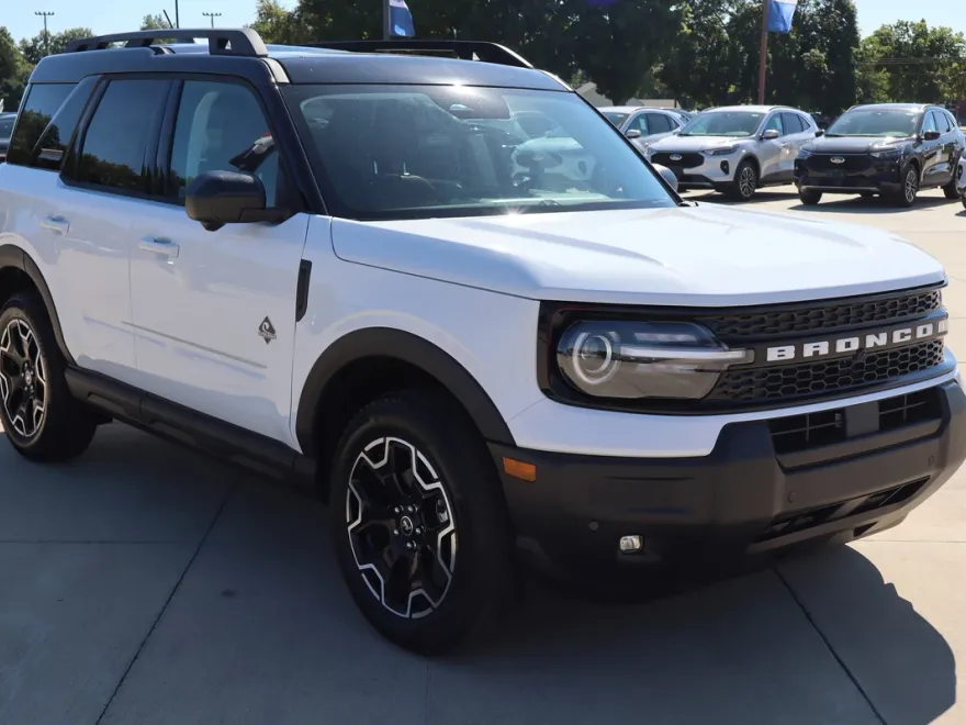 2025 Ford Bronco Sport Outer Banks photo 1
