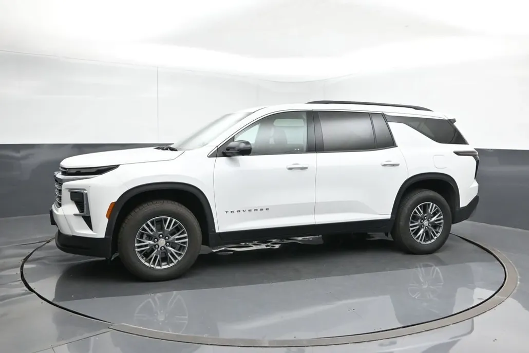 2024 Chevrolet Traverse photo 1
