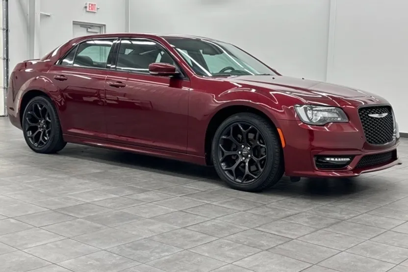 2019 Chrysler 300 S photo 1