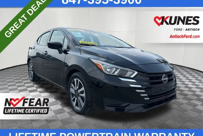 2023 Nissan Versa 1.6 SV photo 1