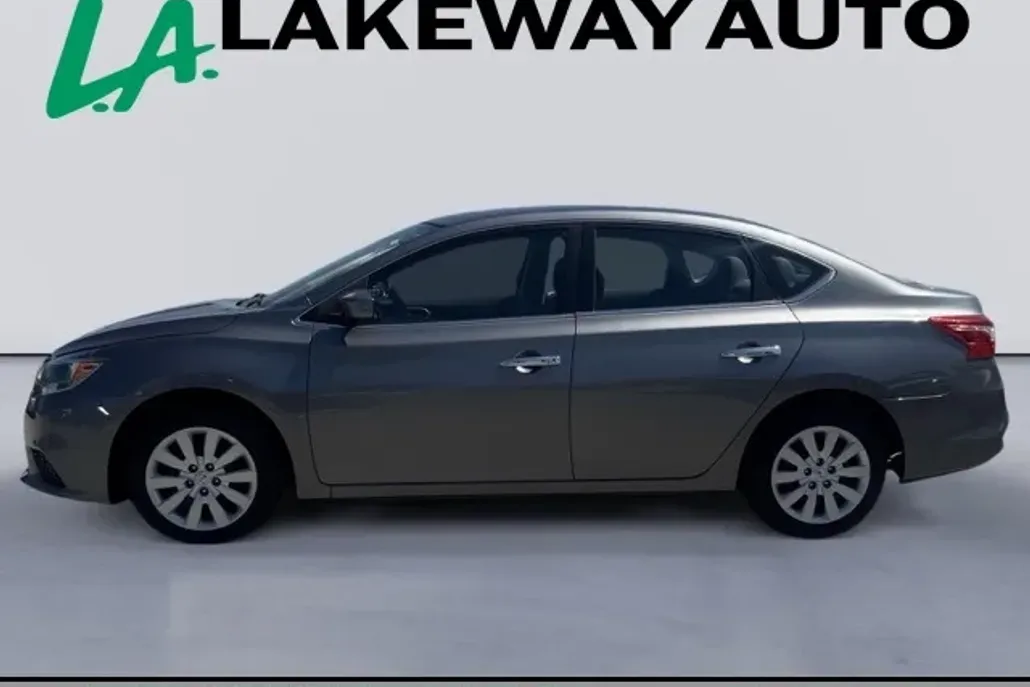 2017 Nissan Sentra SV photo 1