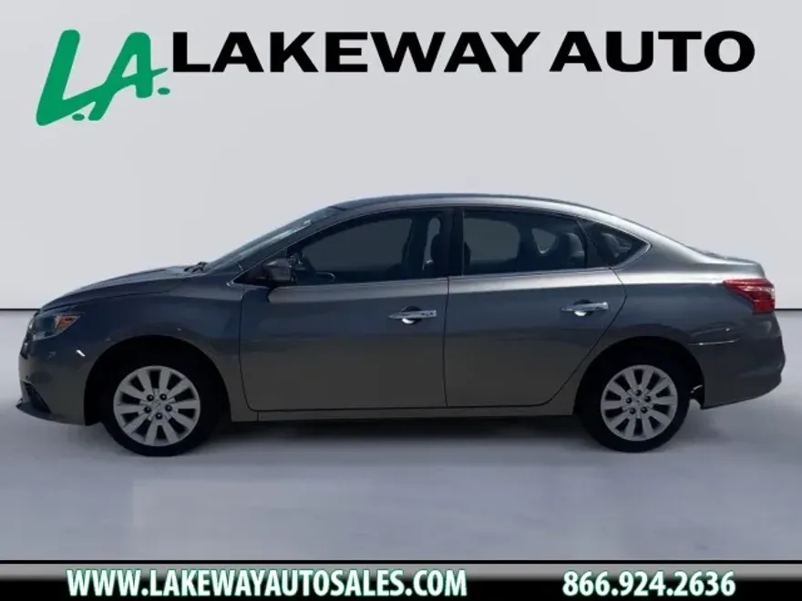 2017 Nissan Sentra SV photo 1