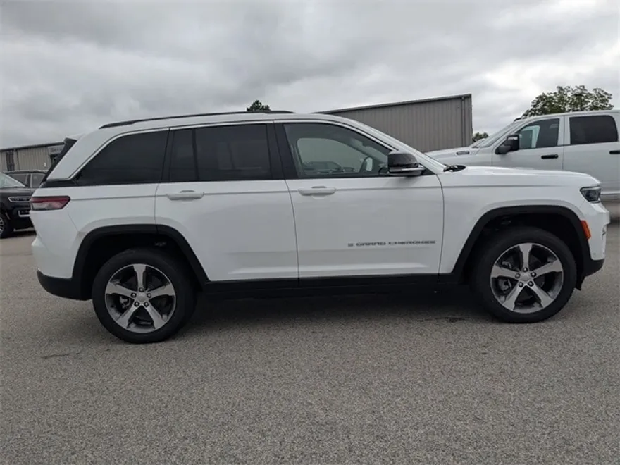 2023 Jeep Cherokee 4xe Sport photo 1