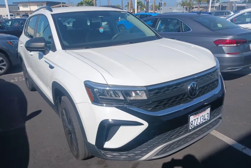 2022 Volkswagen Taos S photo 1