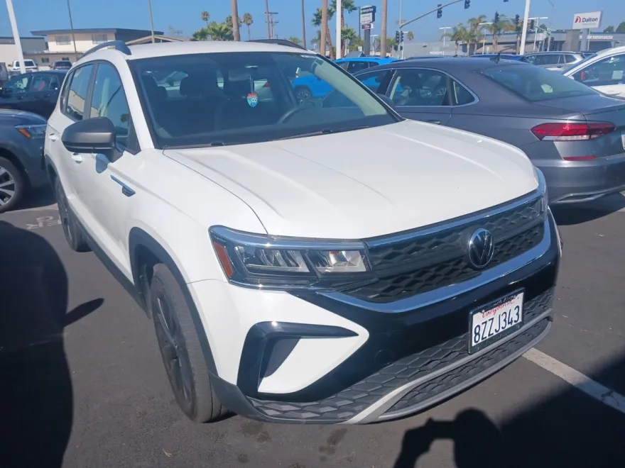 2022 Volkswagen Taos S photo 1