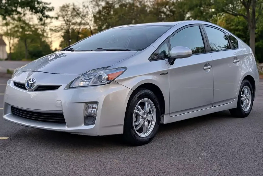 2010 Toyota Prius Two photo 1