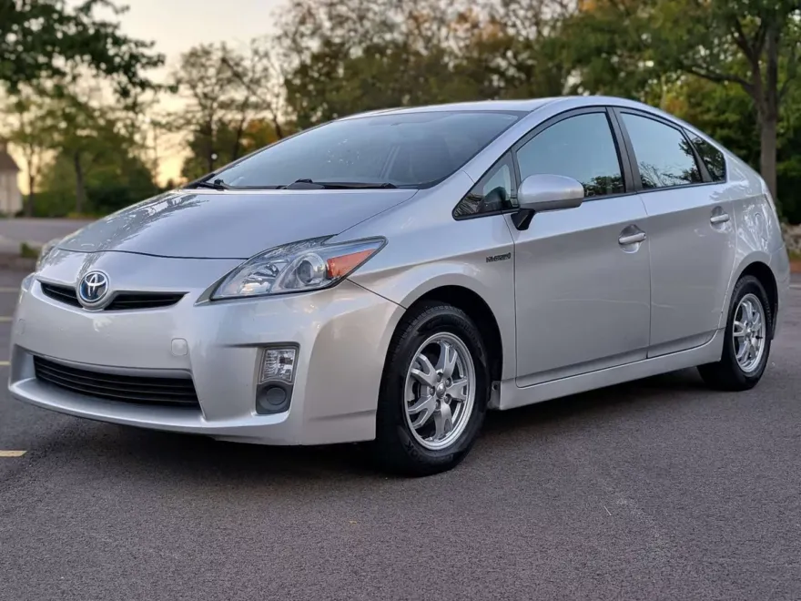 2010 Toyota Prius Two photo 1